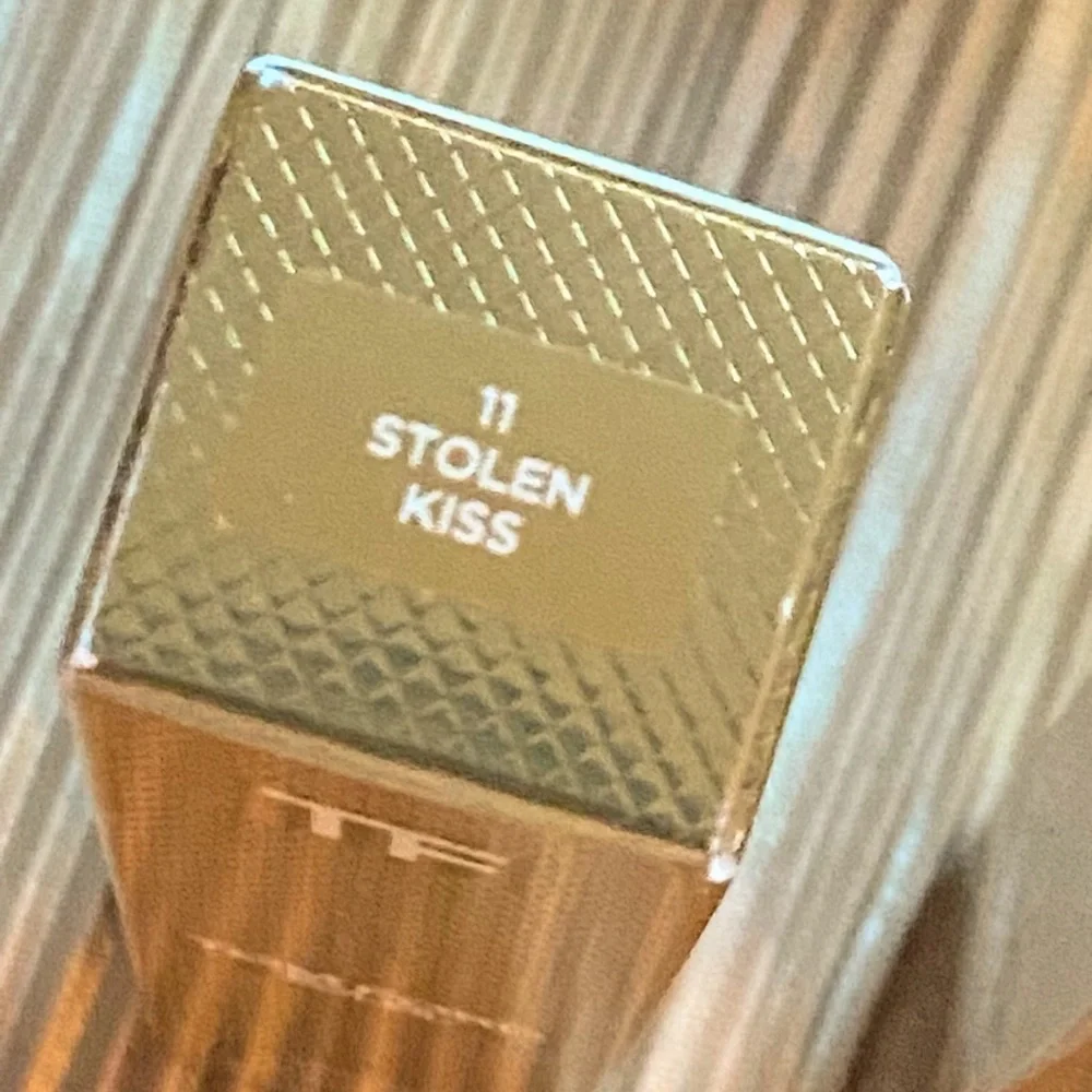 Tom Ford Tinted Lip Gloss 11 STOLEN KISS 6ml full size